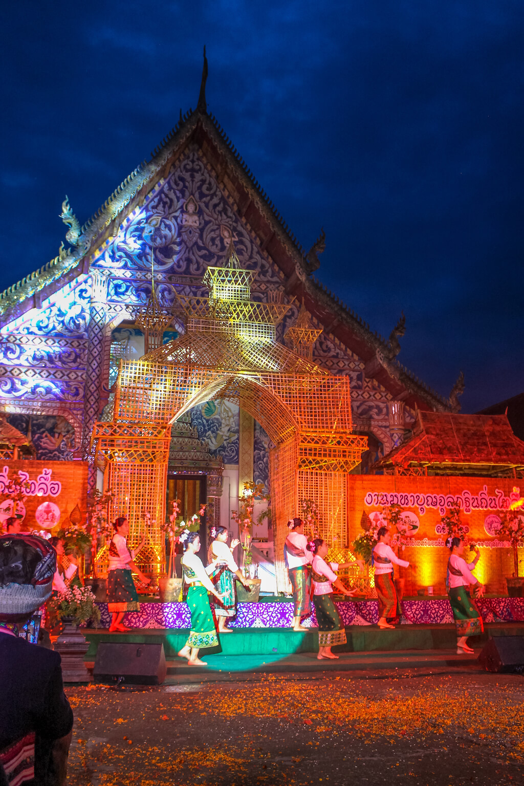 Things to do in Chiang Rai Tour of Chiang Rai, Thailand. Temple in Chiang Khong, Thailand. 