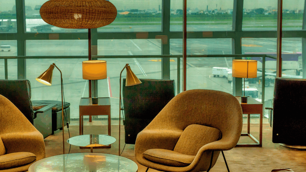 An airport lounge that you can access with Priority Pass